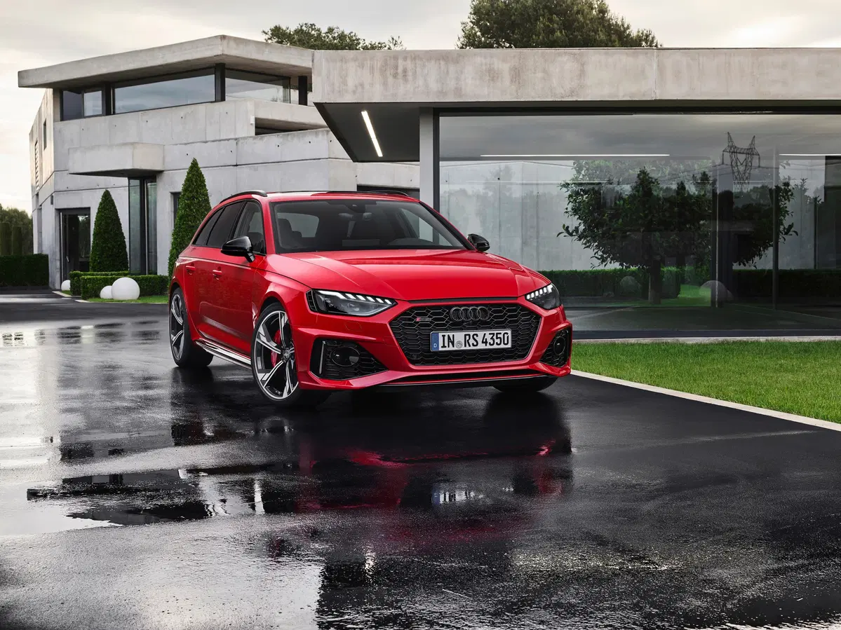 Audi RS 4 Avant 2020, la wagon si rinnova (2)