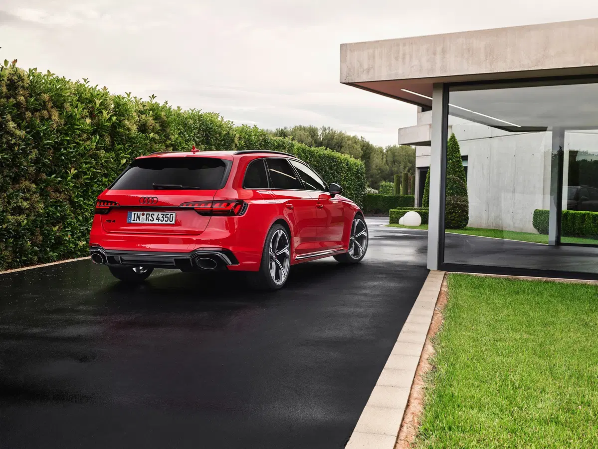 Audi RS 4 Avant 2020, la wagon si rinnova (9)