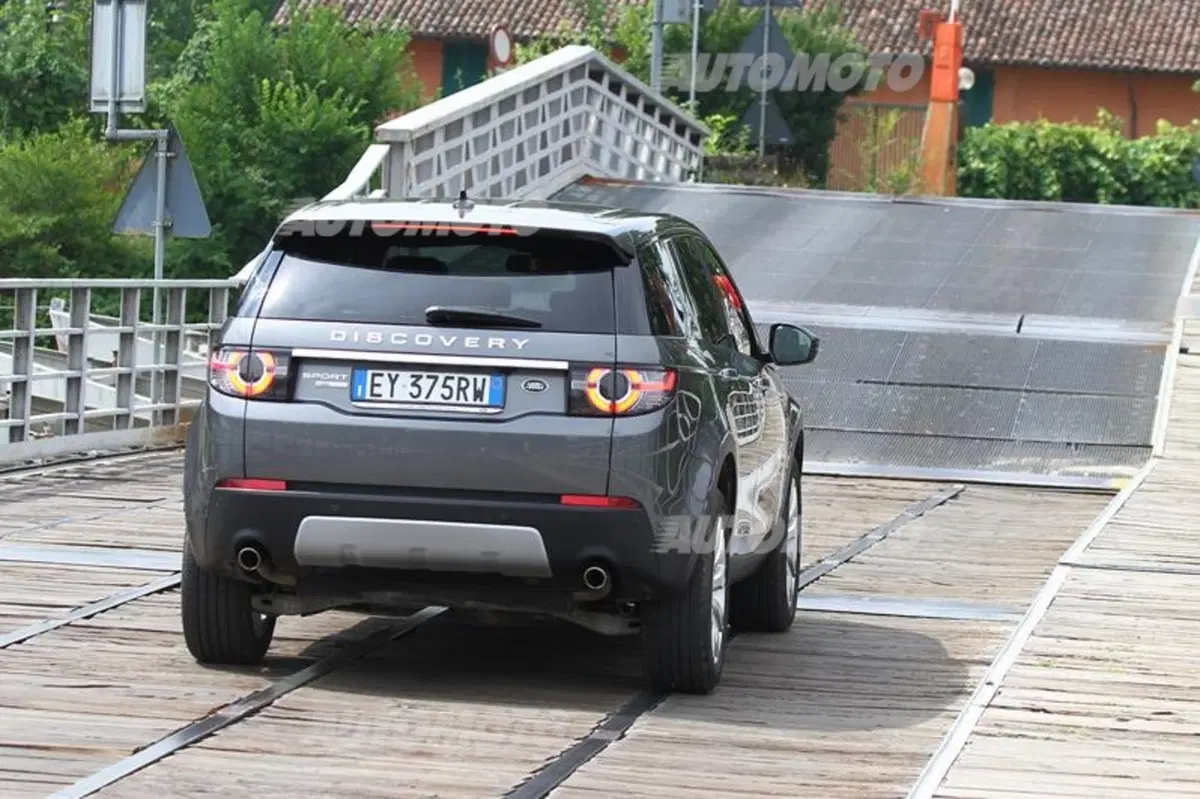 Land Rover Discovery 3.0d i6 mhev S awd 300cv 5p.ti auto (57)