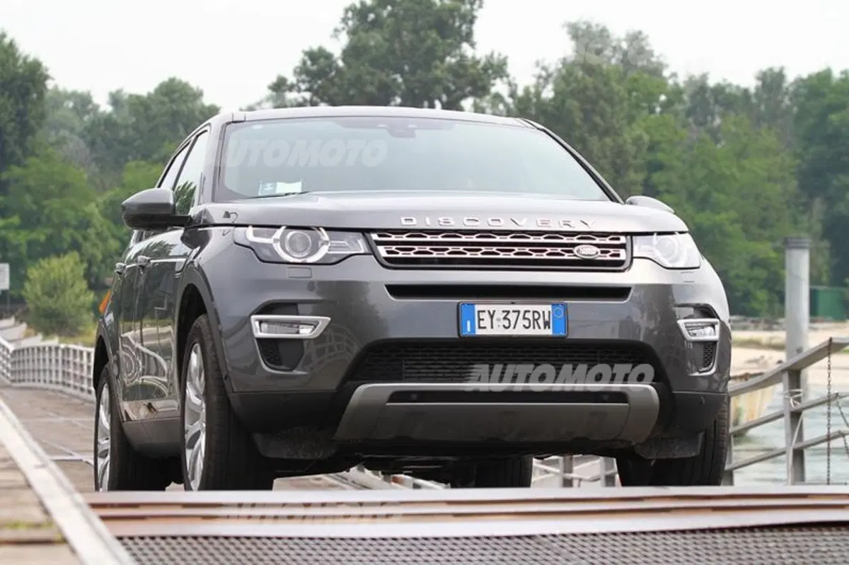 Land Rover Discovery 3.0d i6 mhev S awd 300cv 5p.ti auto (54)