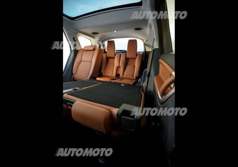 Land Rover Discovery (2016-->>) (61)