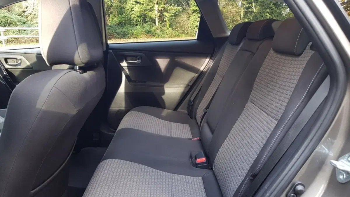 Toyota Auris Station Wagon 1.2 Turbo Lounge (13)