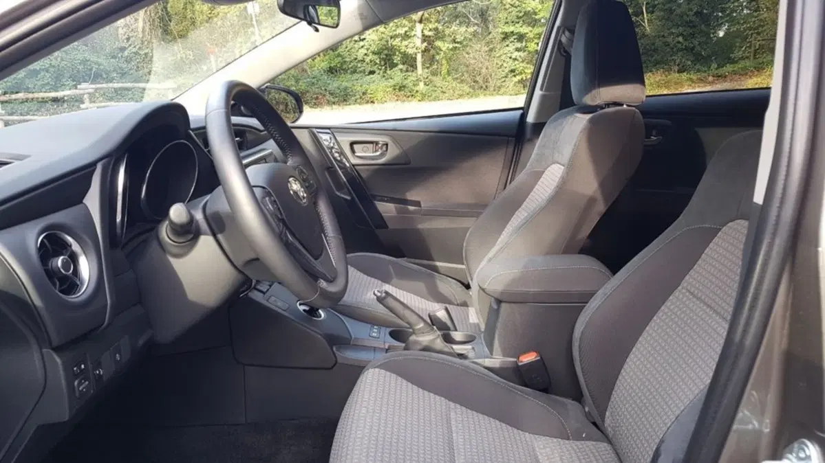 Toyota Auris Station Wagon 1.2 Turbo Lounge (12)