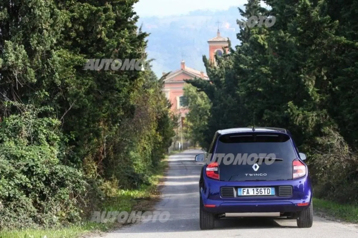 Renault Twingo TCe 90 CV EDC Zen (25)