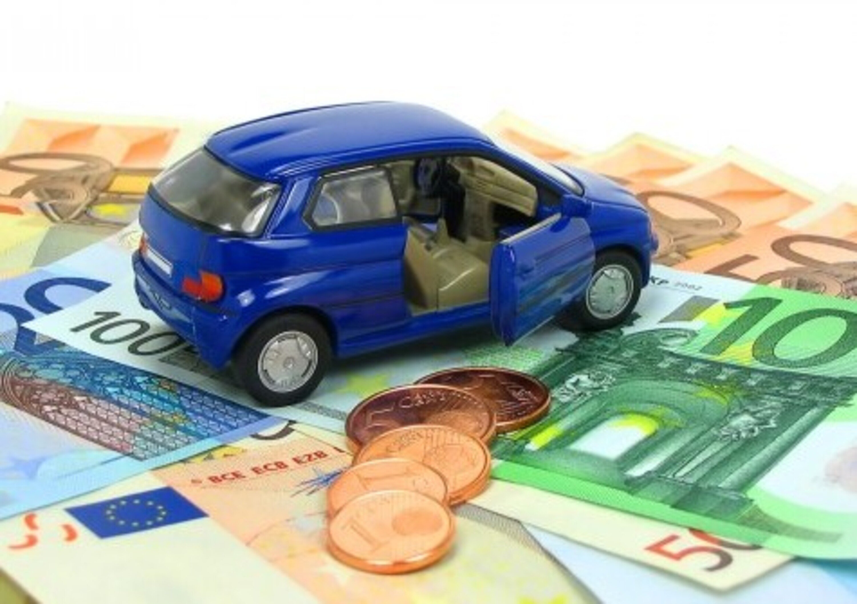 Gli incentivi regionali per l&rsquo;acquisto di auto ibride ed elettriche: come funzionano