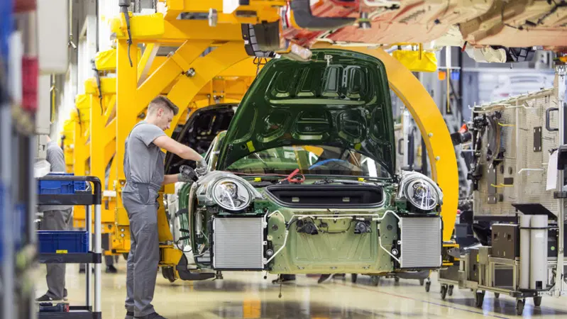 La guerra dei dazi Usa-UE: ecco cosa rischia l'industria dell'auto