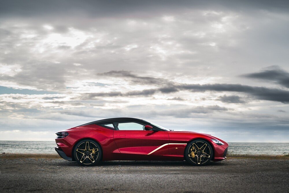Il profilo laterale della Aston Martin DBS GT Zagato