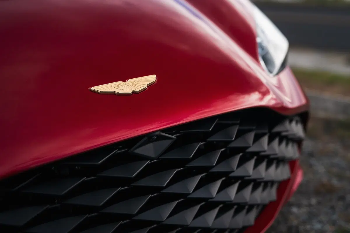 Aston Martin DBS GT Zagato: special edition da 19 esemplari (8)