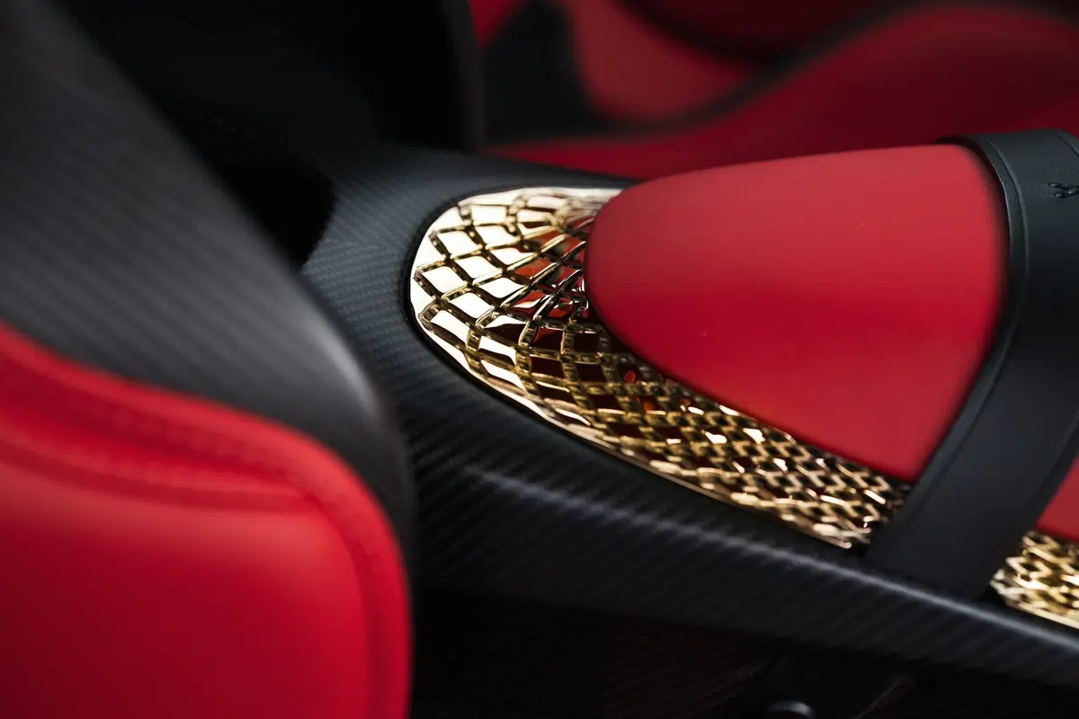 Aston Martin DBS GT Zagato: special edition da 19 esemplari (12)