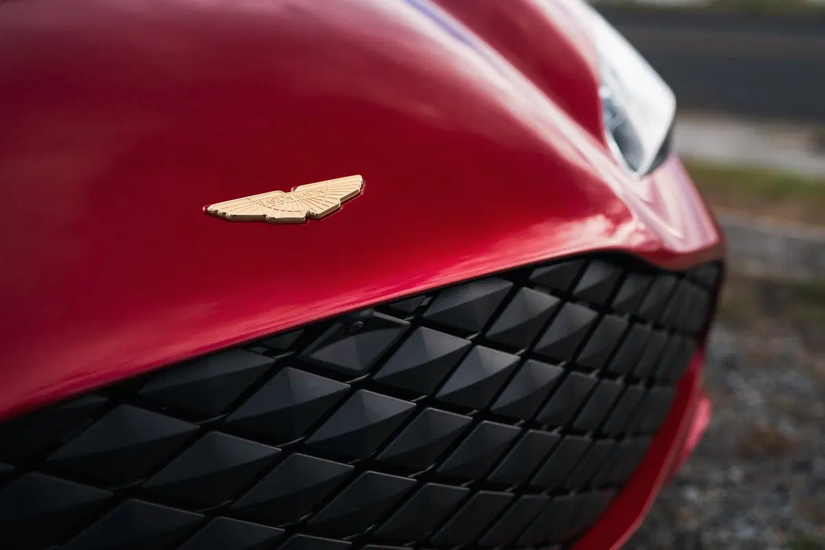 Aston Martin DBS GT Zagato: special edition da 19 esemplari (19)