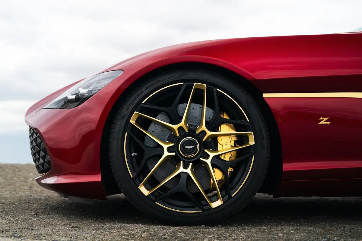 Aston Martin DBS GT Zagato: special edition da 19 esemplari (3)