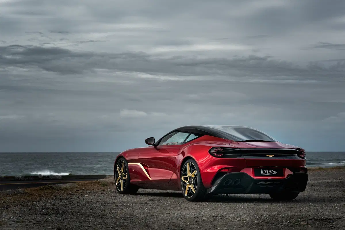 Aston Martin DBS GT Zagato: special edition da 19 esemplari (2)