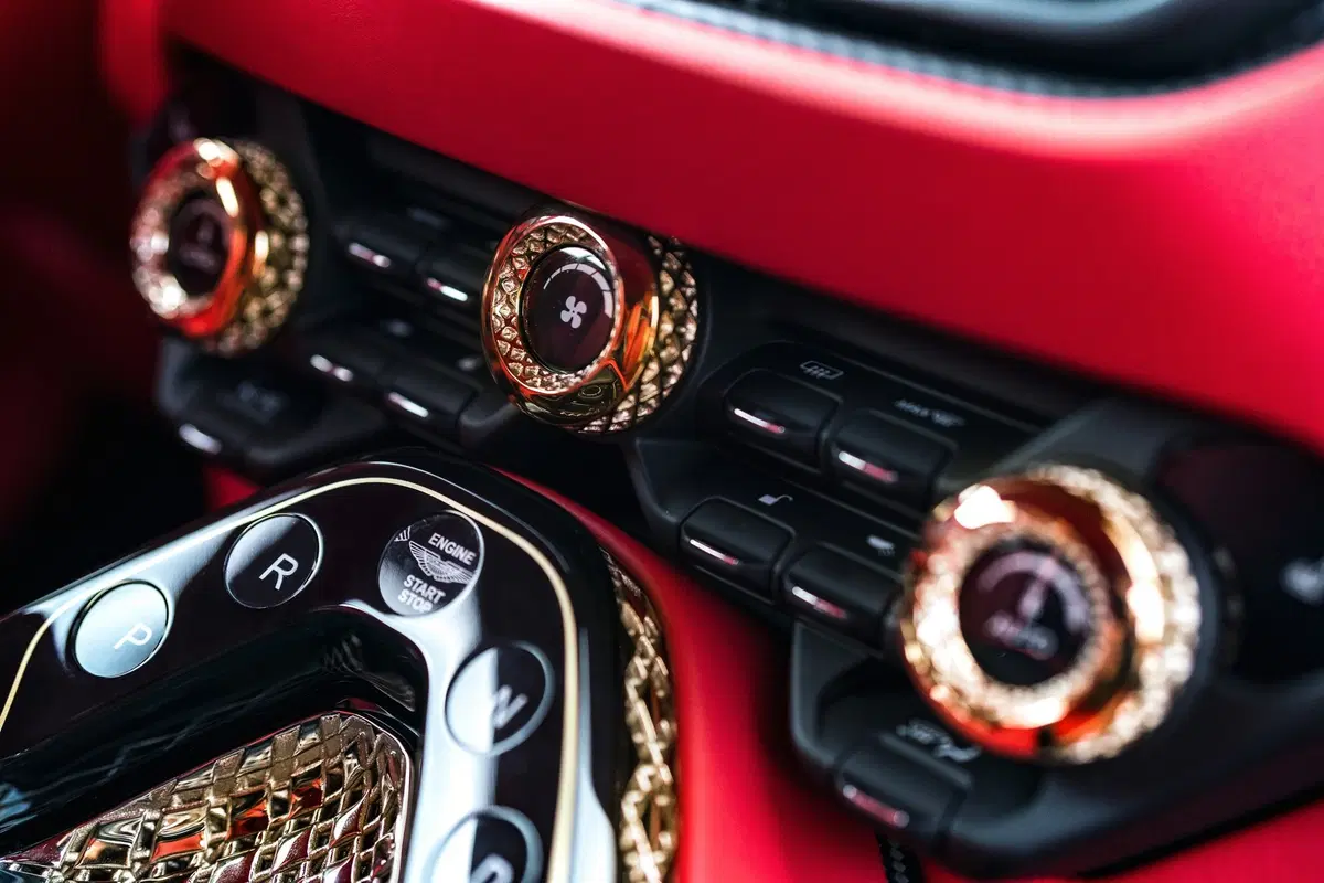 Aston Martin DBS GT Zagato: special edition da 19 esemplari (16)