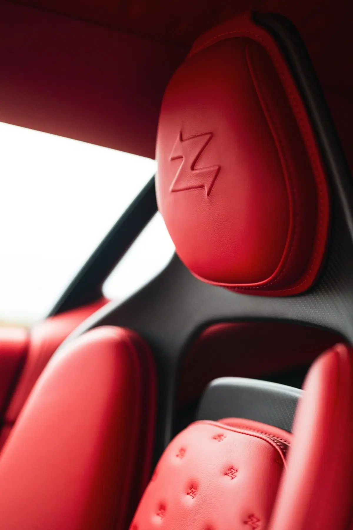 Aston Martin DBS GT Zagato: special edition da 19 esemplari (21)