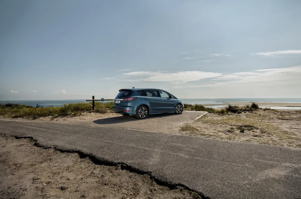 Ford S-MAX e Galaxy: restyling per le familiari (21)
