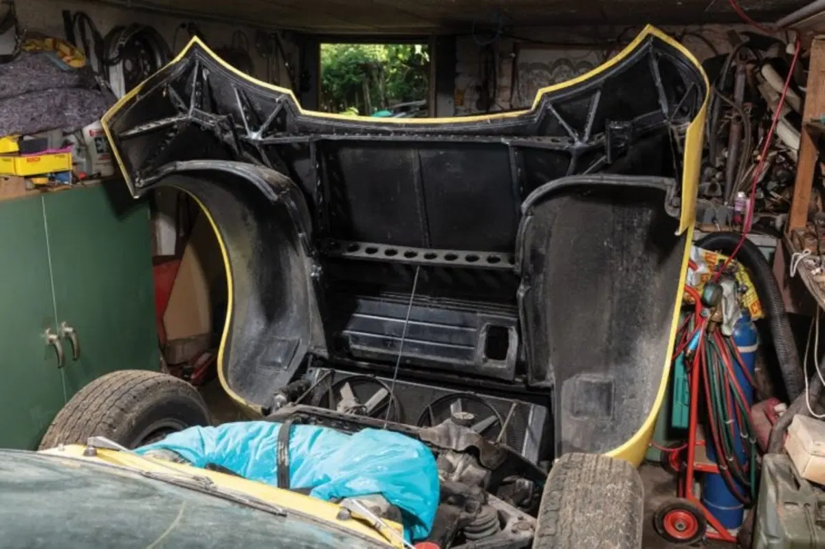Lamborghini Miura P400 S: la supercar anni '60 torna a ruggire (10)