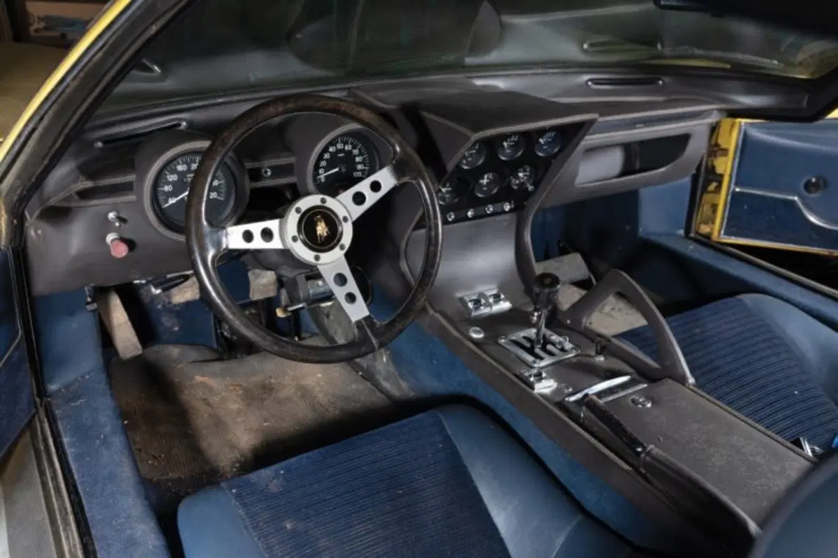 Lamborghini Miura P400 S: la supercar anni '60 torna a ruggire (11)