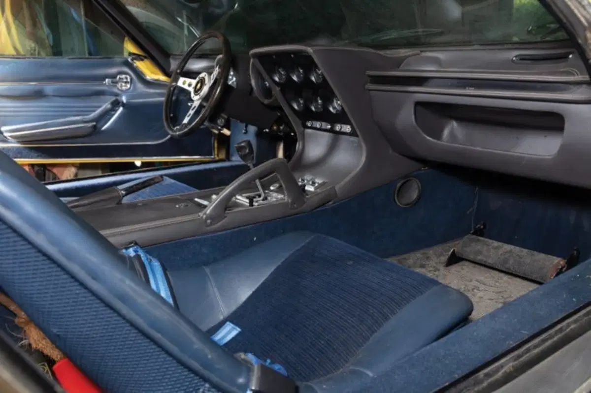 Lamborghini Miura P400 S: la supercar anni '60 torna a ruggire (12)