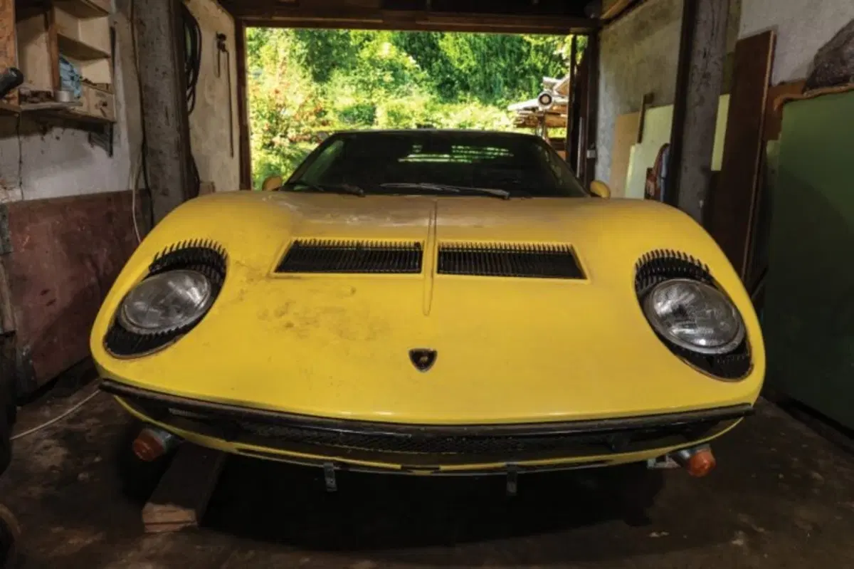 Lamborghini Miura P400 S: la supercar anni '60 torna a ruggire (4)
