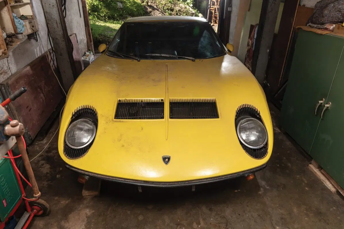 Lamborghini Miura P400 S: la supercar anni '60 torna a ruggire (7)