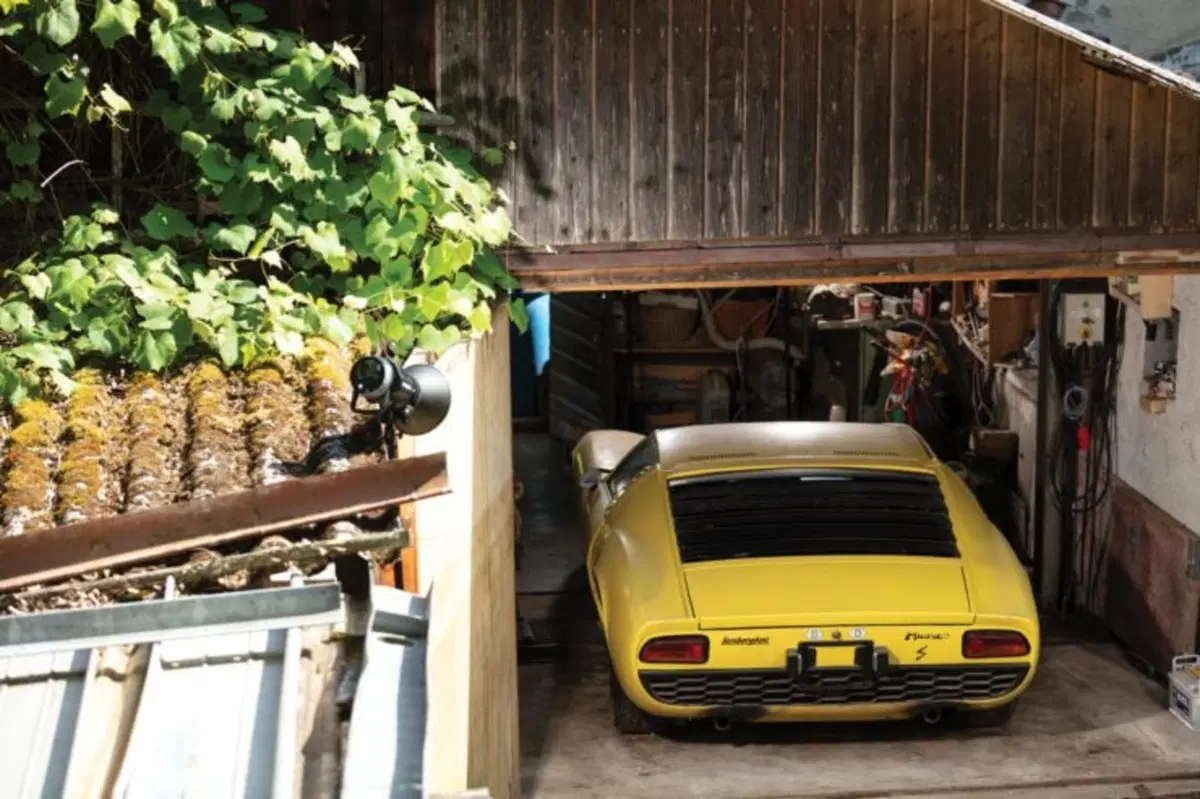 Lamborghini Miura P400 S: la supercar anni '60 torna a ruggire (8)