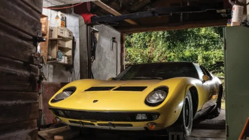 Lamborghini Miura P400 S: la supercar anni '60 torna a ruggire