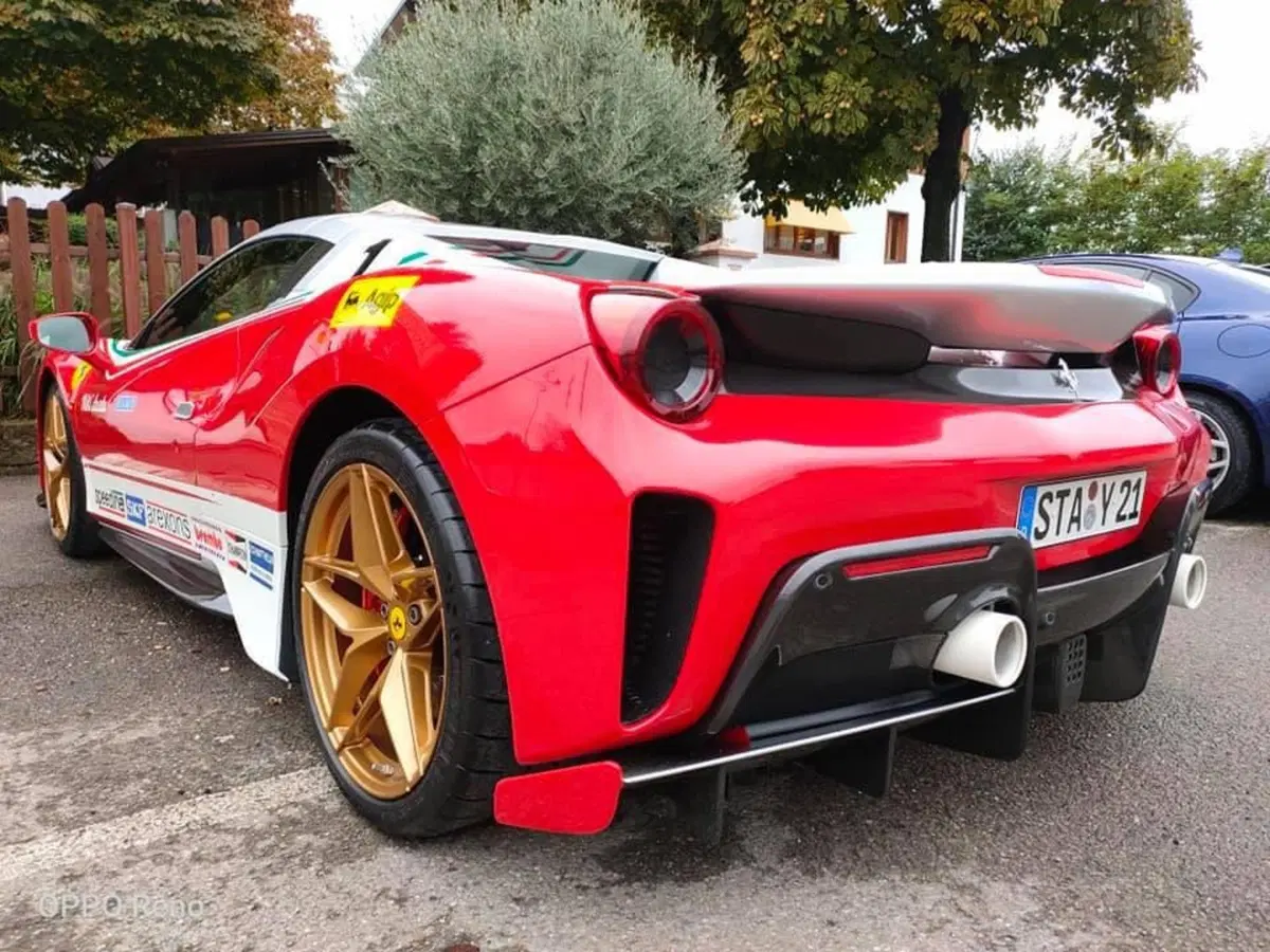 Pista Spider special: omaggio Ferrari a Niki Lauda con la stradale nei colori F1 [Foto Gallery] (4)