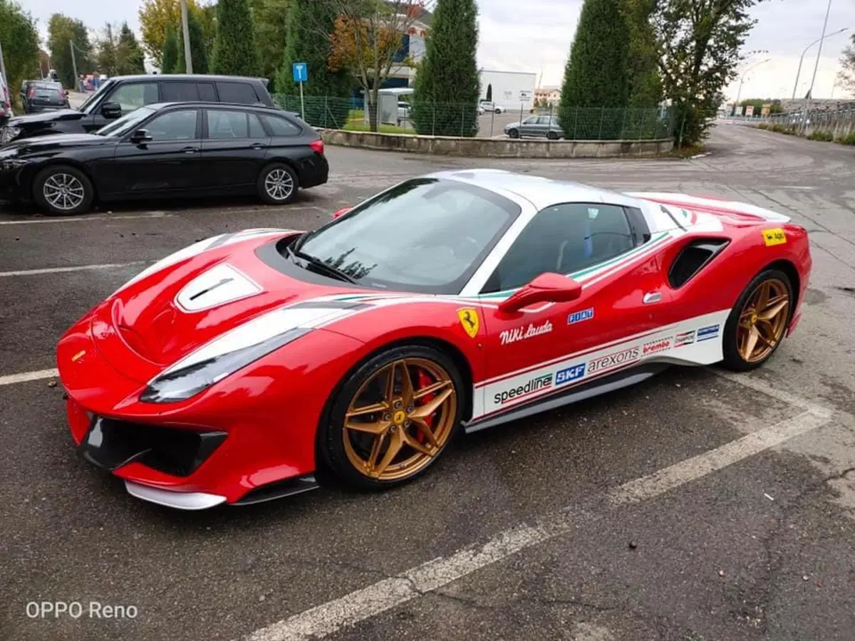 Pista Spider special: omaggio Ferrari a Niki Lauda con la stradale nei colori F1 [Foto Gallery] (5)