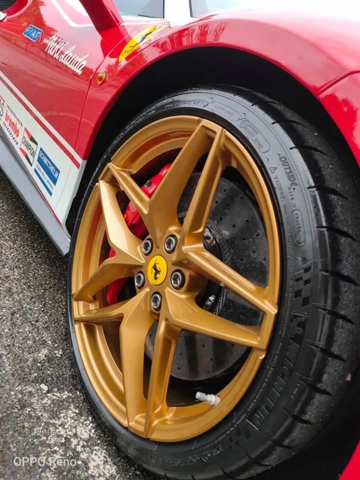 Pista Spider special: omaggio Ferrari a Niki Lauda con la stradale nei colori F1 [Foto Gallery] (7)