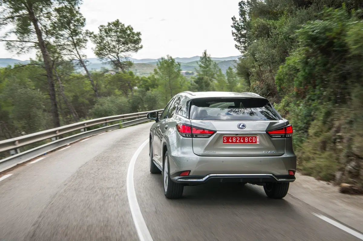 Lexus RX 2020: il luxury SUV giapponese si rinnova (12)