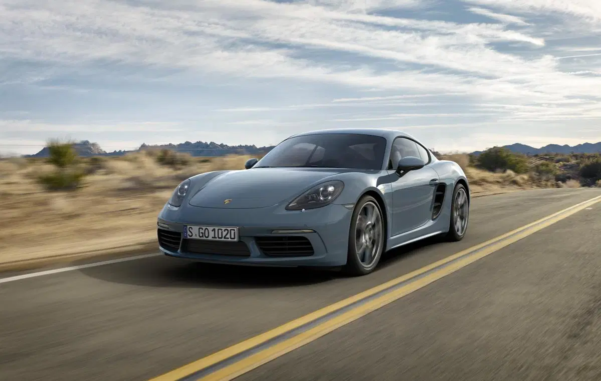 Porsche 718 Cayman, addio aspirato: arriva il boxer 4 cilindri turbo (3)