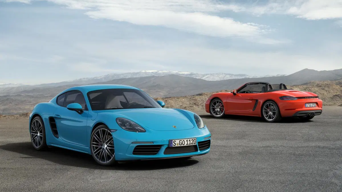 Porsche 718 Cayman, addio aspirato: arriva il boxer 4 cilindri turbo (8)