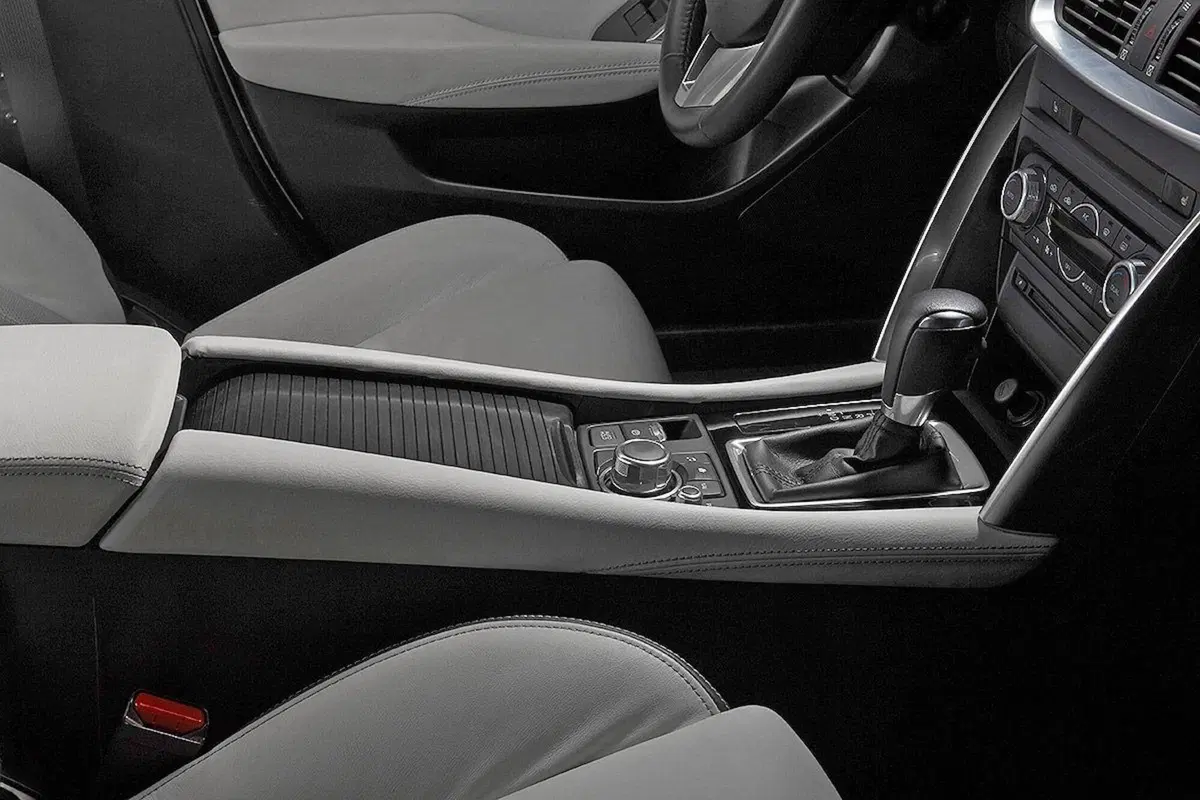 Mazda CX-4, un po' SUV un po' coupé (3)