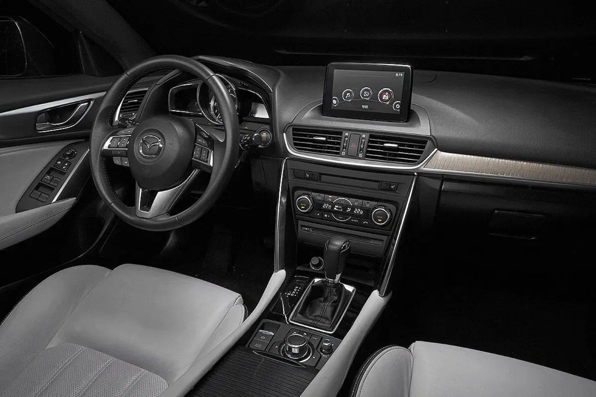 Mazda CX-4, un po' SUV un po' coupé (8)