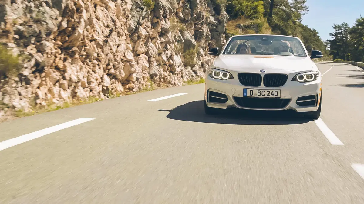 Confronto: Porsche 718 Vs Ford Mustang Vs BMW M240i (e Jaguar I-Pace) [video] (15)