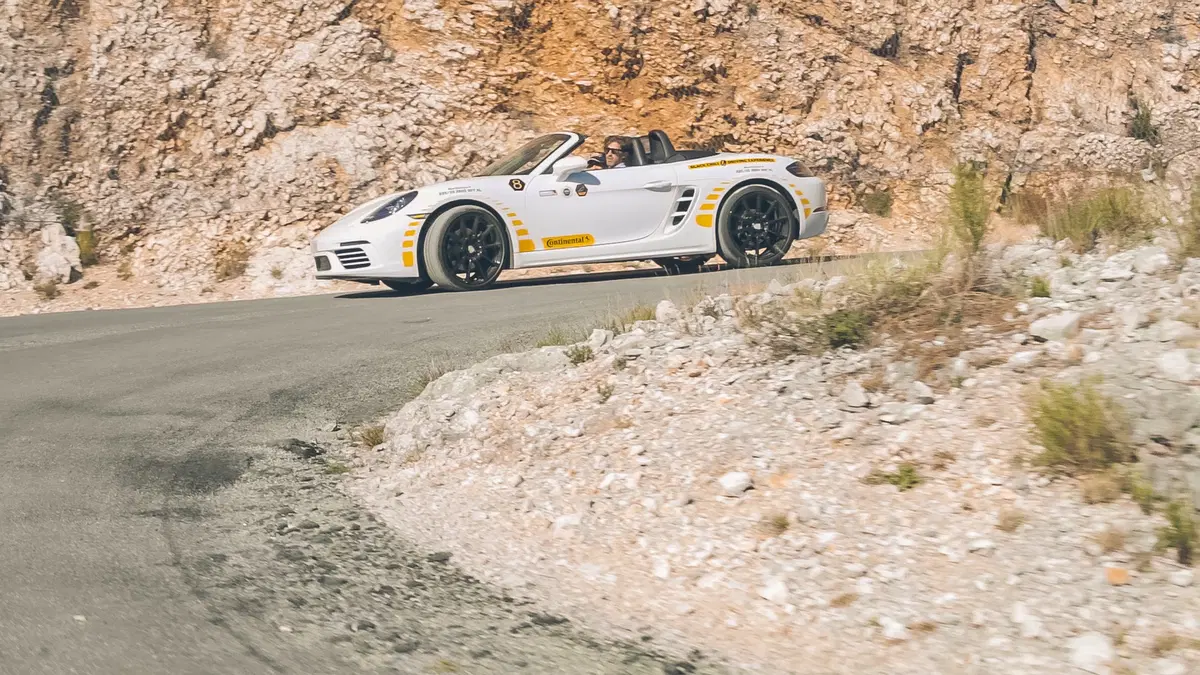 Confronto: Porsche 718 Vs Ford Mustang Vs BMW M240i (e Jaguar I-Pace) [video] (21)
