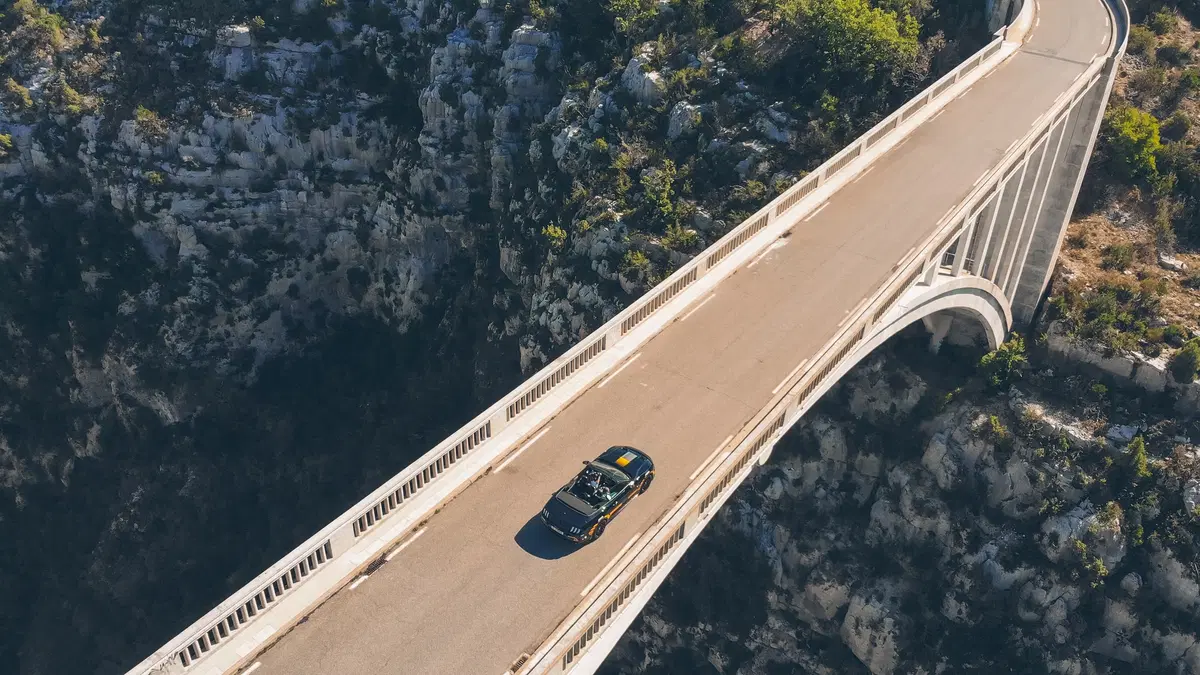 Confronto: Porsche 718 Vs Ford Mustang Vs BMW M240i (e Jaguar I-Pace) [video] (22)