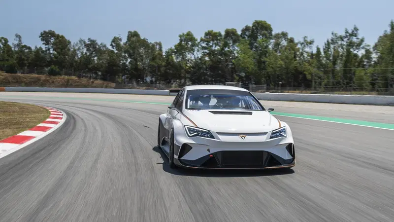 Cupra ETCR: l'elettrica da turismo per la 1^ volta in pista al Montmel&oacute; [Video]