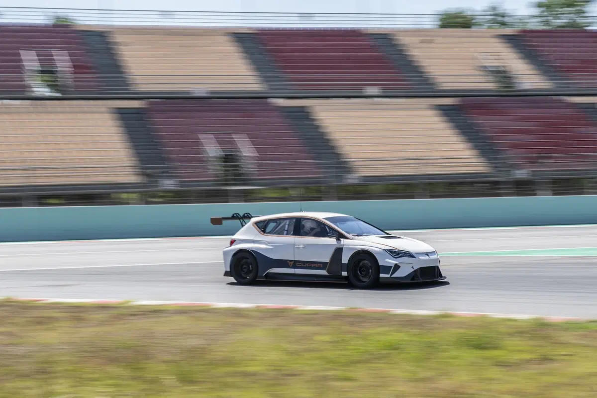 Cupra ETCR: l'elettrica da turismo per la 1^ volta in pista al Montmeló [Video] (7)
