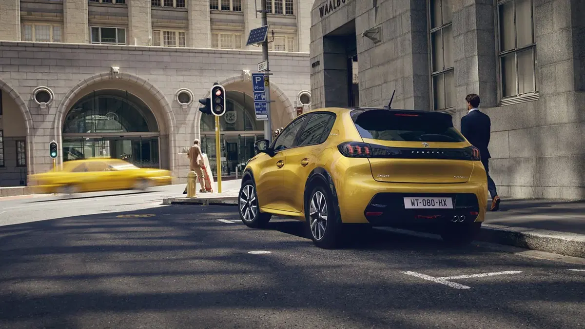 Peugeot 208 [video] (5)