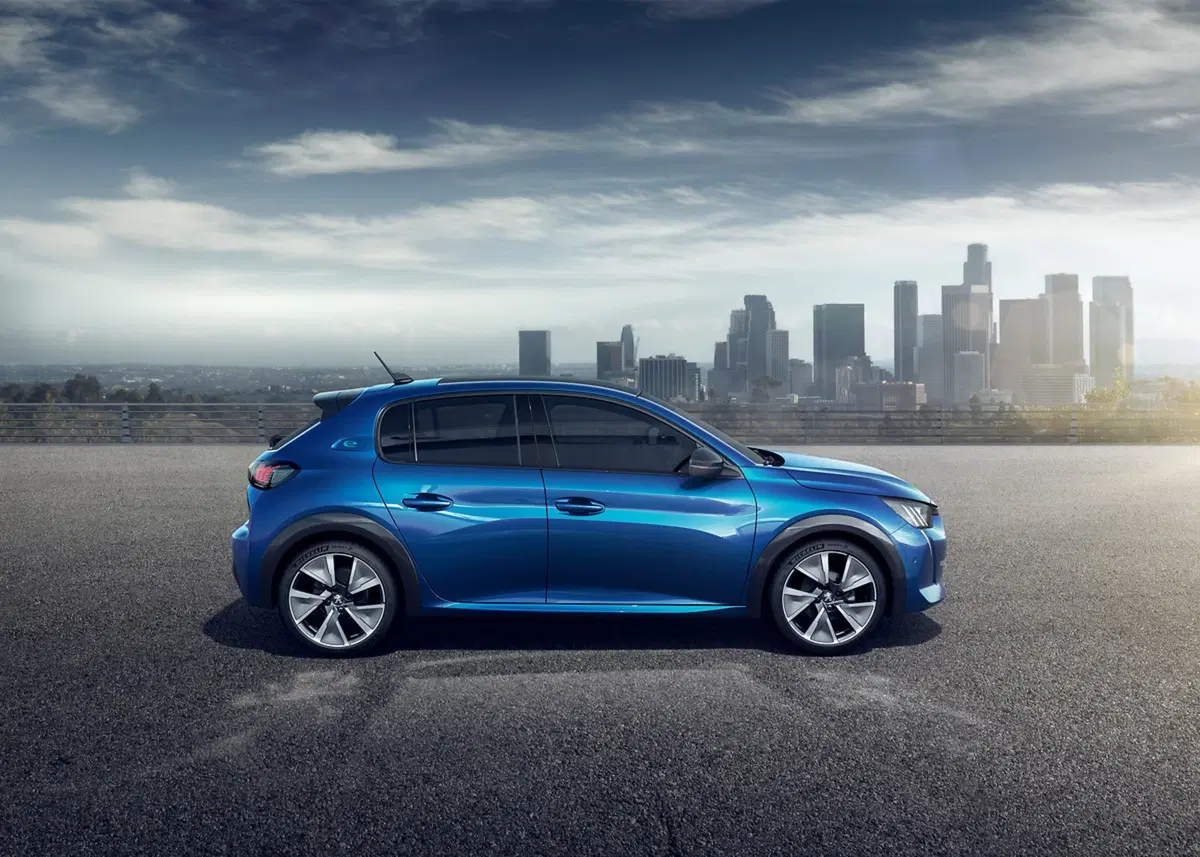 Peugeot 208 [video] (7)