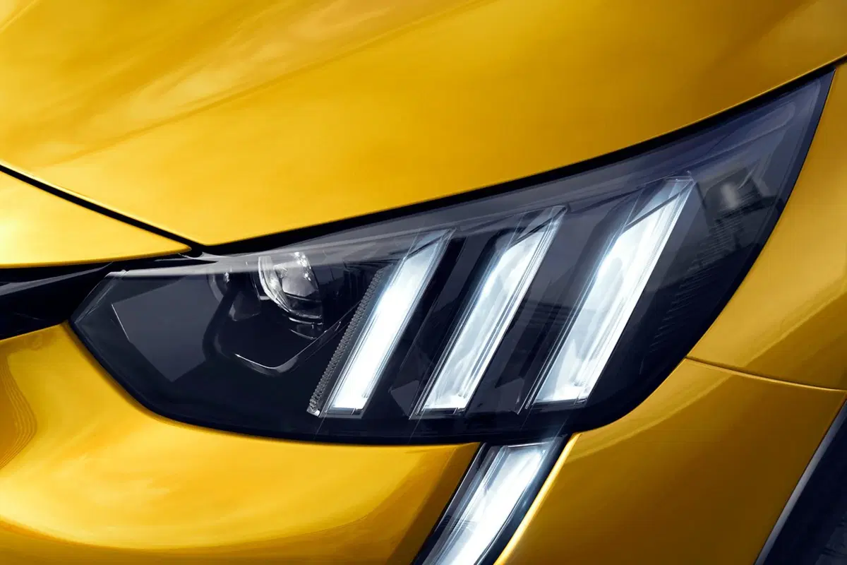 Peugeot 208 [video] (10)