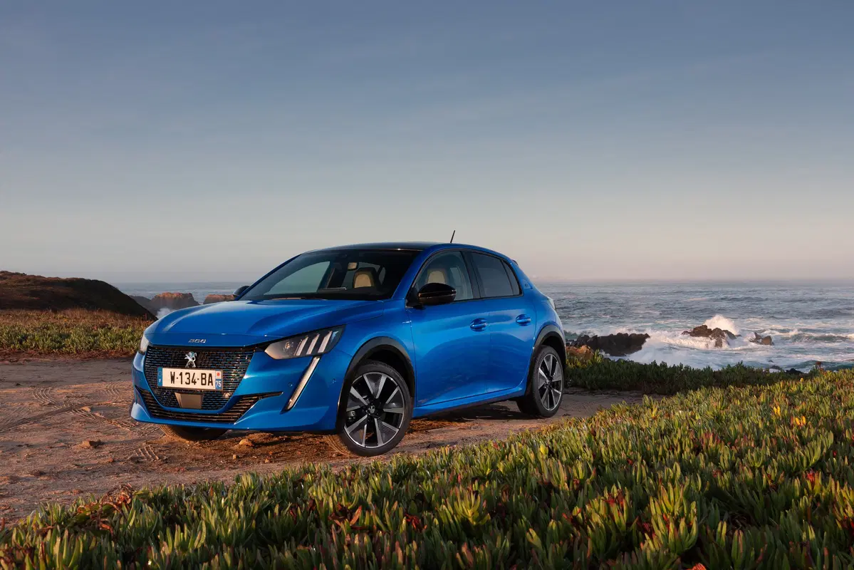 Peugeot 208 [video]