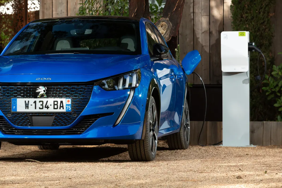 Peugeot 208 [video] (14)