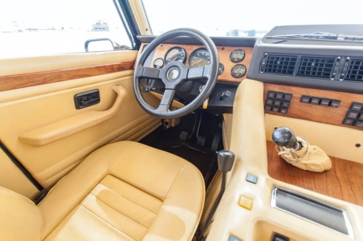Lamborghini LM002: la nonna della Urus va all’asta (6)