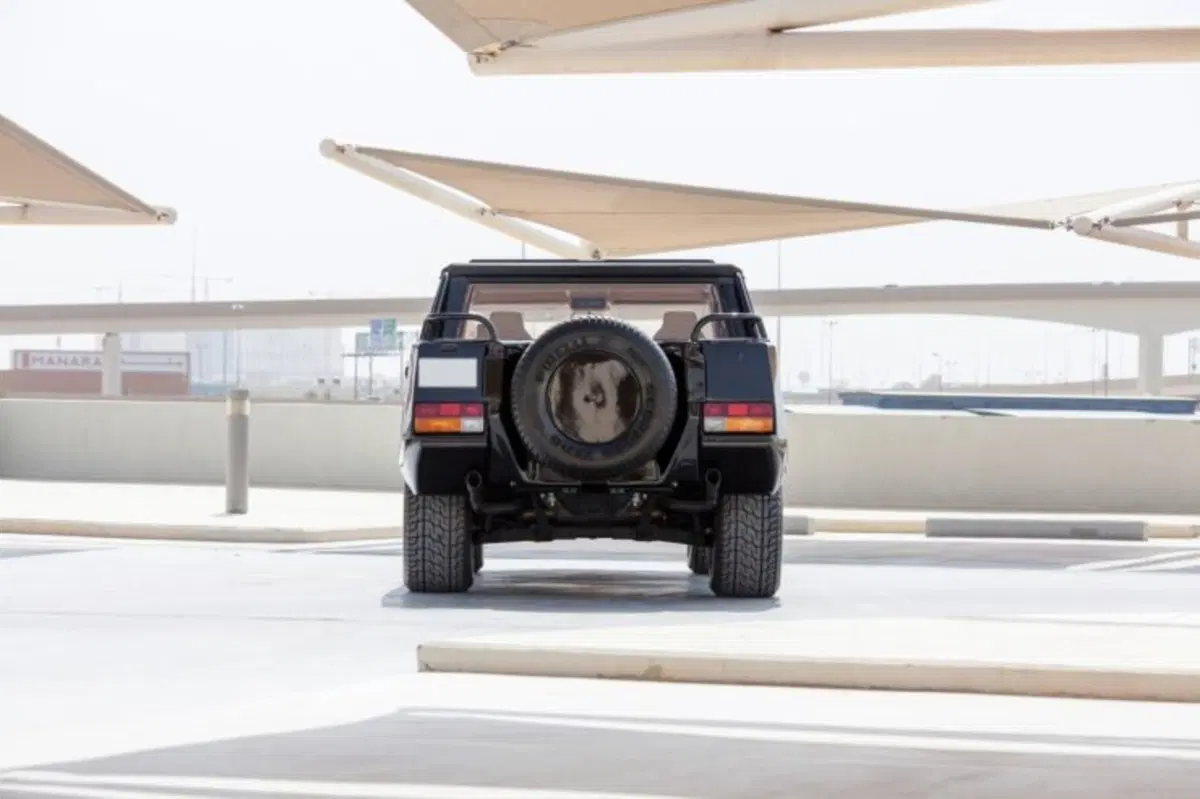 Lamborghini LM002: la nonna della Urus va all’asta (5)