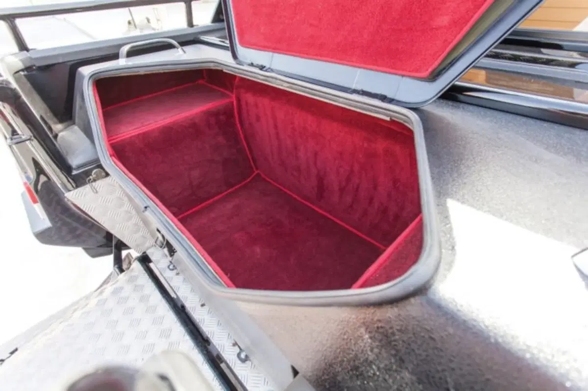 Lamborghini LM002: la nonna della Urus va all’asta (9)