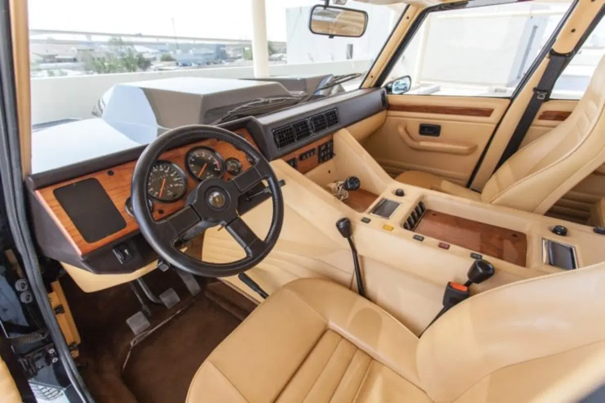 Lamborghini LM002: la nonna della Urus va all’asta (8)
