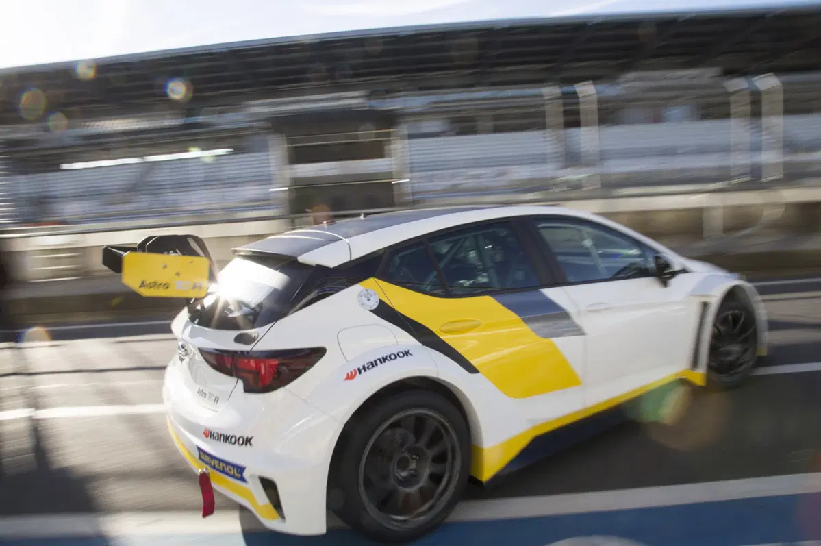 Opel Astra TCR (3)