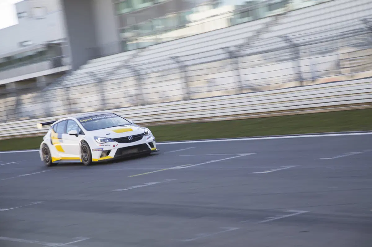 Opel Astra TCR (4)